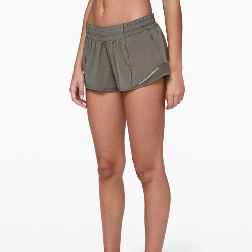 Lululemon dark green hotty hot high rise 2.5 shorts Sz 4